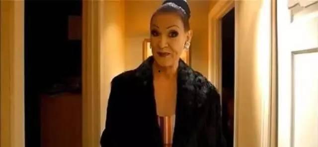 红大爷男扮女装视频无删减,揭秘真实身份与幕后故事